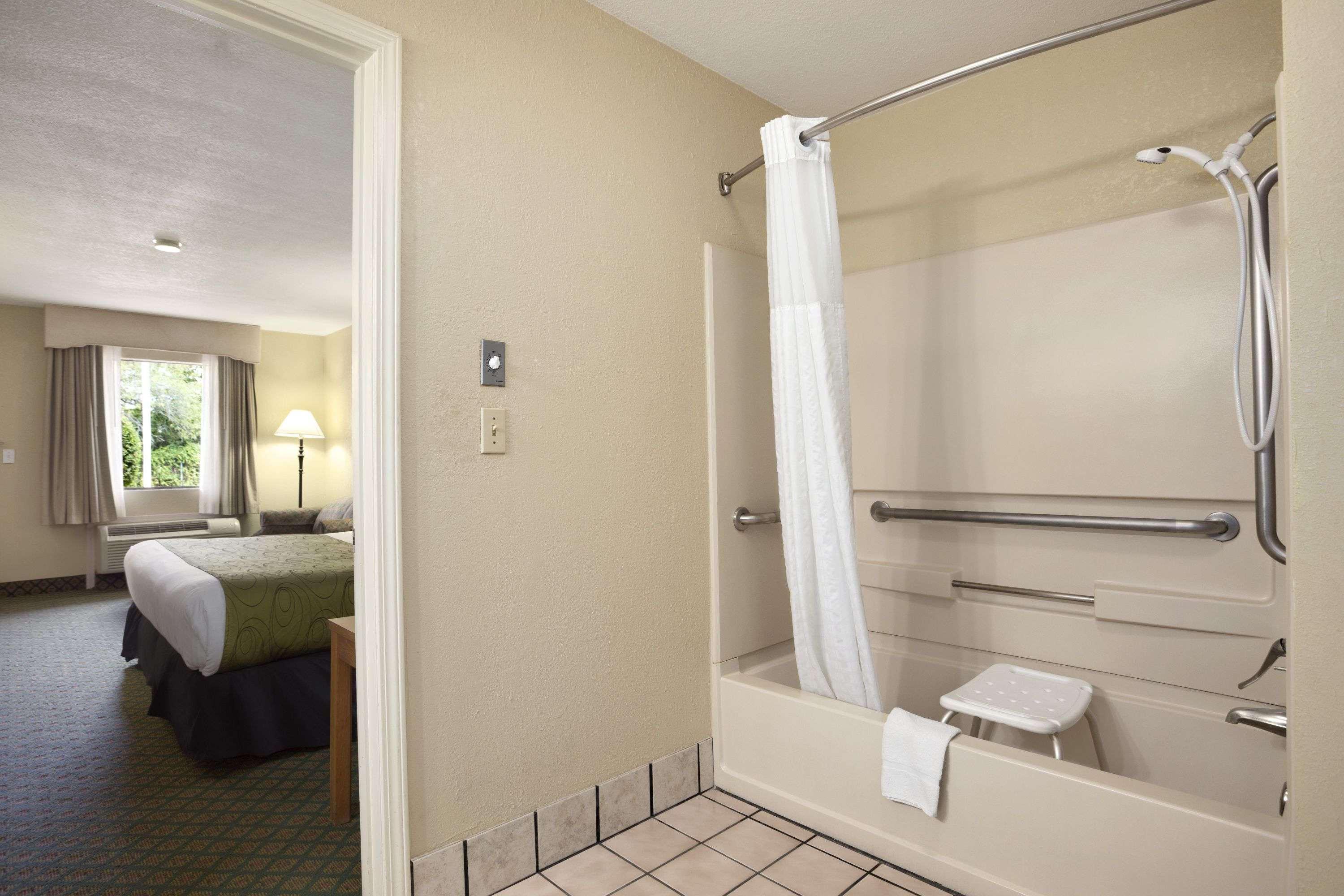 Days Inn & Suites By Wyndham Stuttgart Extérieur photo