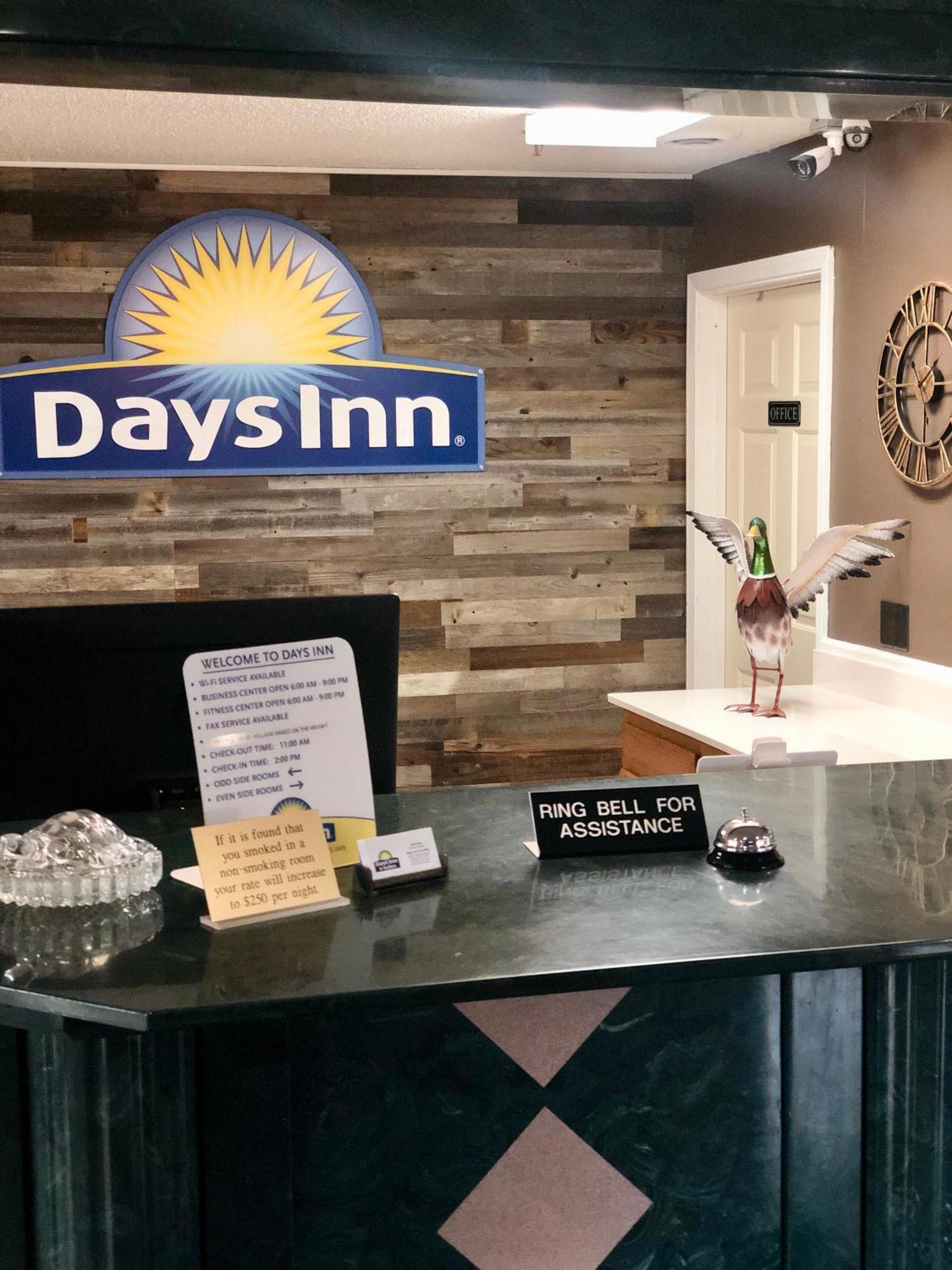 Days Inn & Suites By Wyndham Stuttgart Extérieur photo