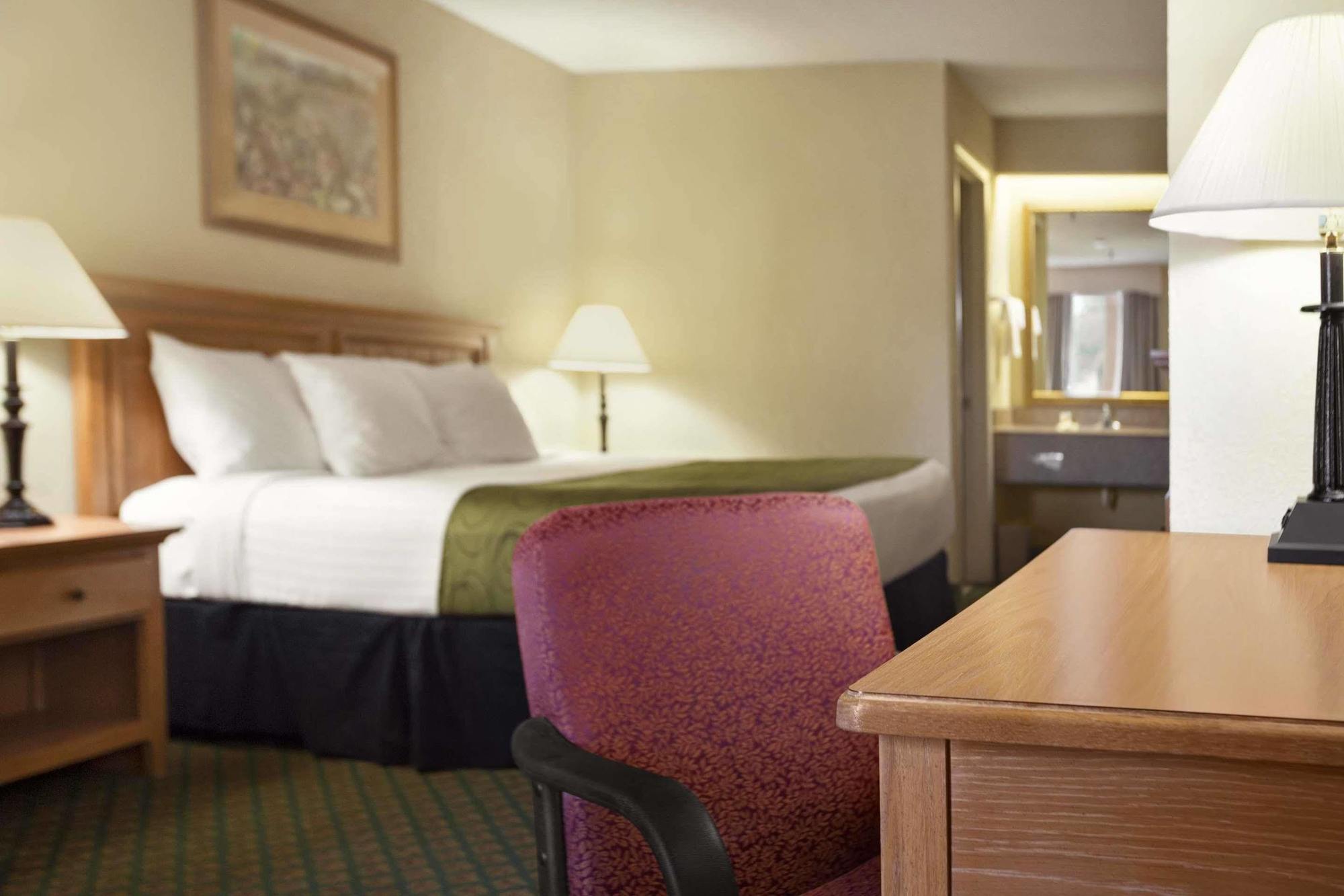 Days Inn & Suites By Wyndham Stuttgart Extérieur photo