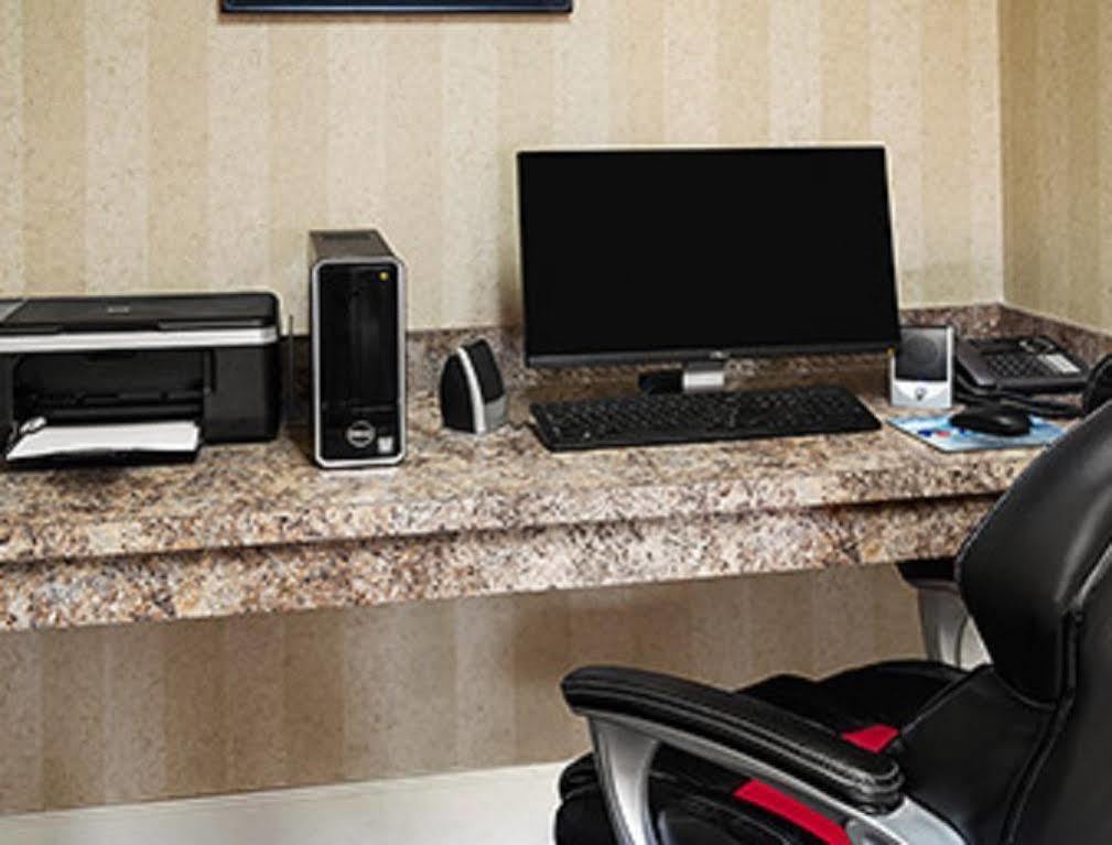 Days Inn & Suites By Wyndham Stuttgart Extérieur photo