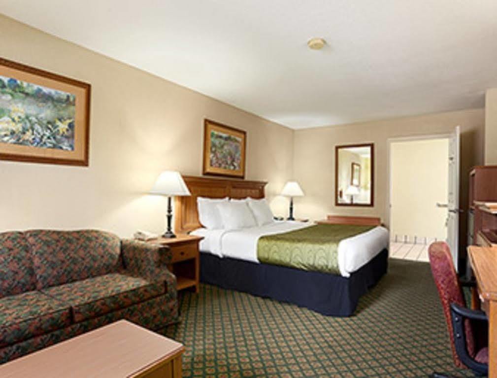 Days Inn & Suites By Wyndham Stuttgart Extérieur photo