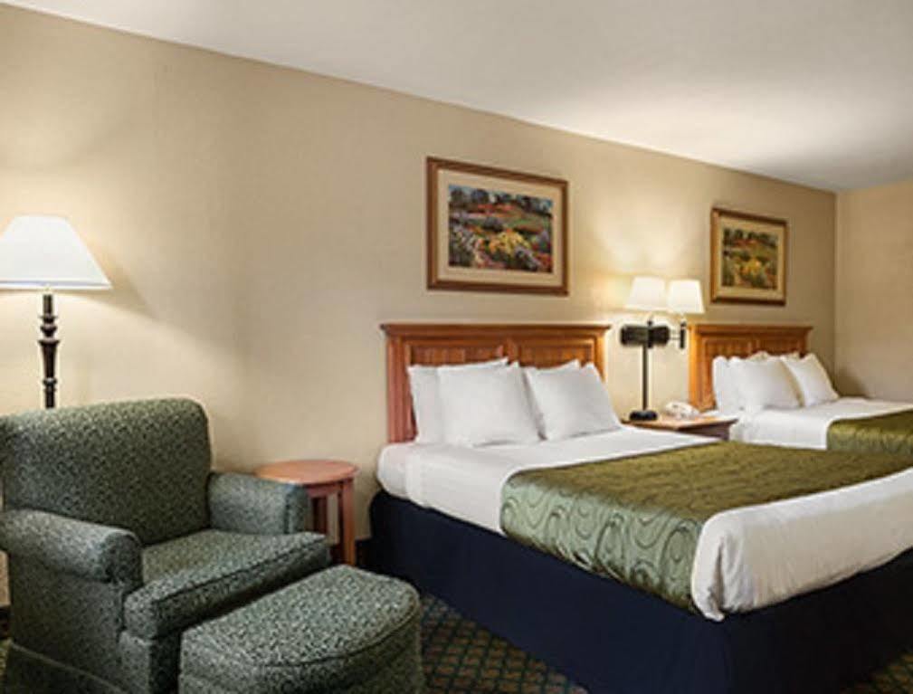 Days Inn & Suites By Wyndham Stuttgart Extérieur photo